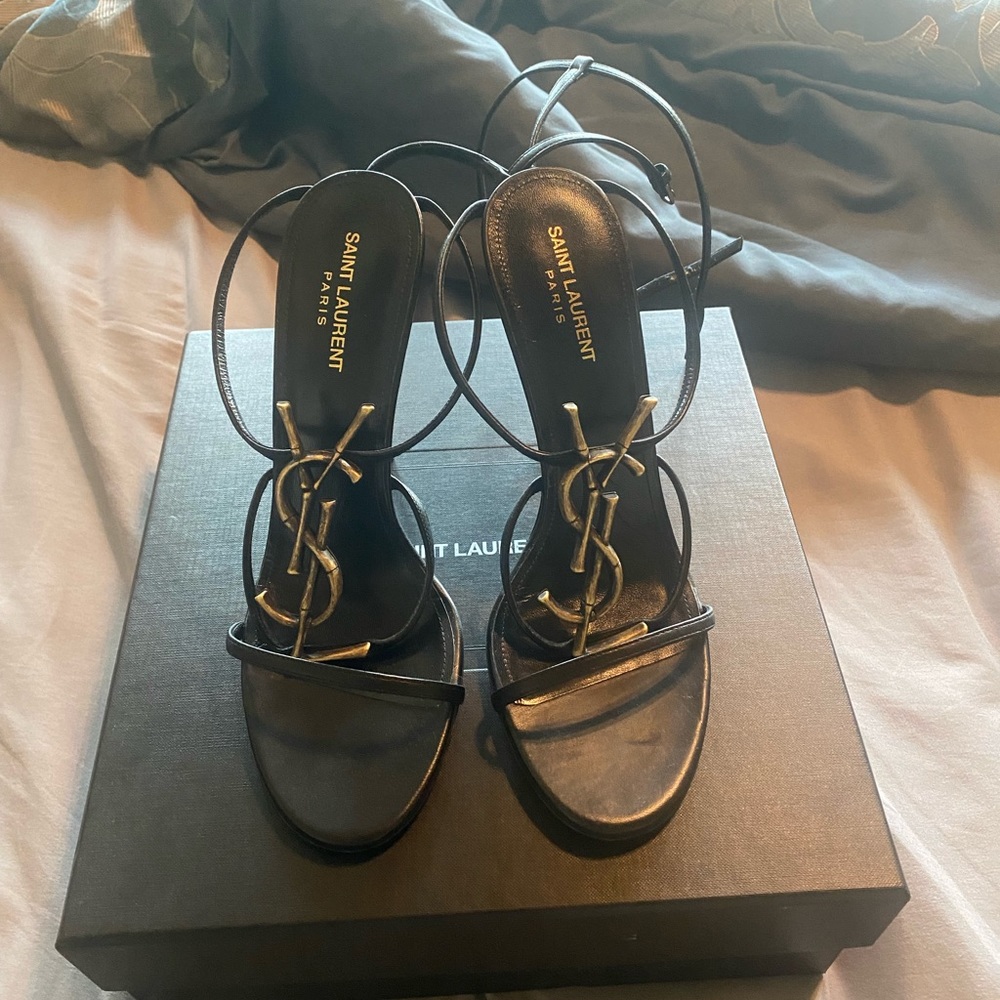 Womens size 10 Yves Saint Laurent sandals.